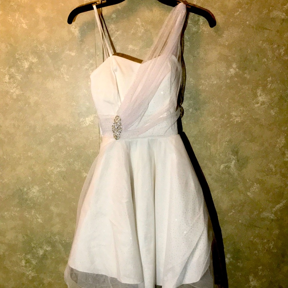 Short White Dress - Size Small